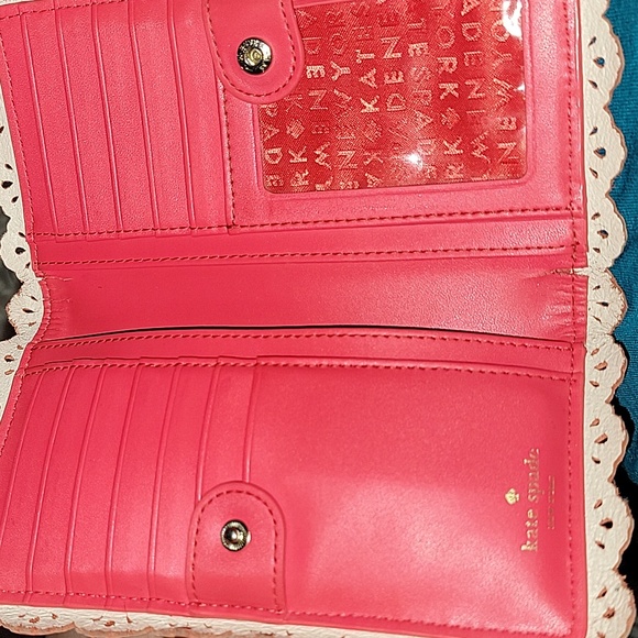 Kate spade scalloped trim red wallet EUC - Picture 3 of 7